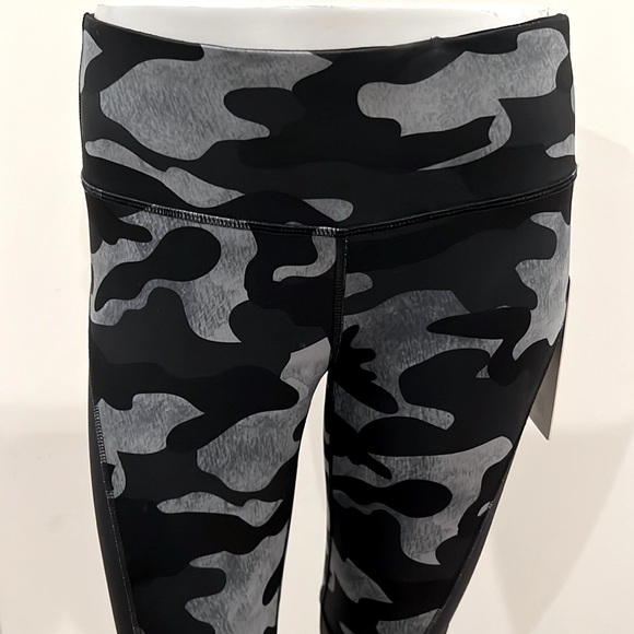 90 Degree by Reflex Prove Them Wrong Camo Leggings - Picture 2 of 9